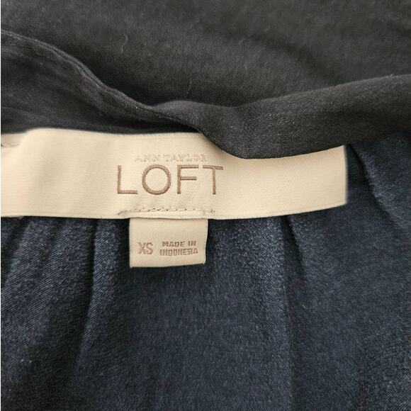 🆓 FREE Ann Taylor Loft Blue Split Neck Sleeveless Blouse sz Extra Small Basic - Picture 4 of 5